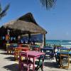 Restaurante muito bem locaiizado em praia de Tulum, na costa caribenha do Yucatán, no México